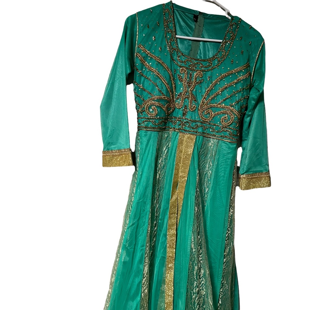 Nepali Indian Dress Arnarkali Kurta embellished - Picture 4 of 12
